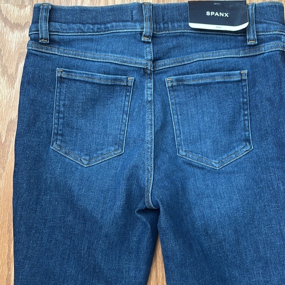 NWOT! SPANX Flare, High Rise, Core Shaping Woman’s Jeans, Medium - Picture 6 of 11